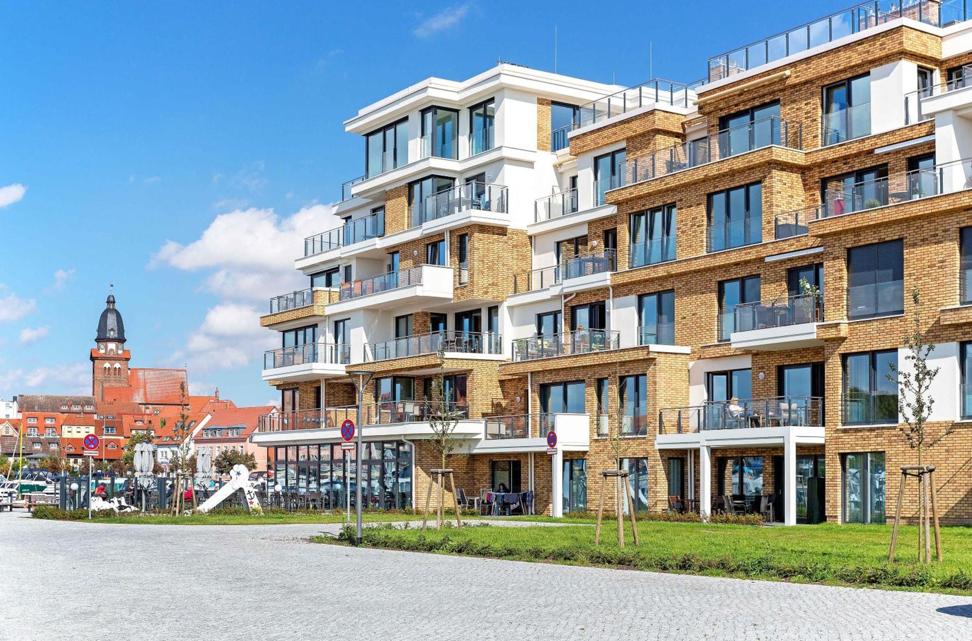 Atlantica - Apartment In Der Hafenresidenz Mit Wellness & Mueritzblick Waren  Eksteriør billede